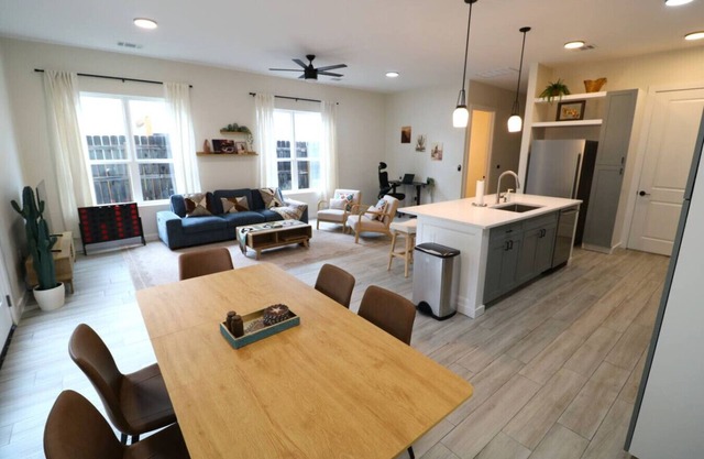 2 Western Homes – 6 King Beds