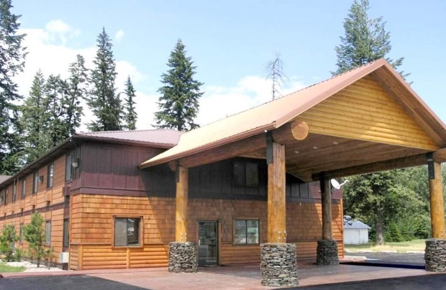 2 x 2 Queen Beds with Living Room at FairBridge Inn & Suites Sandpoint