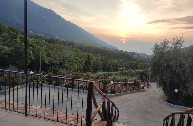 20 min from Pompeii and 35 min from Amalfi, structure surrounded by greenery