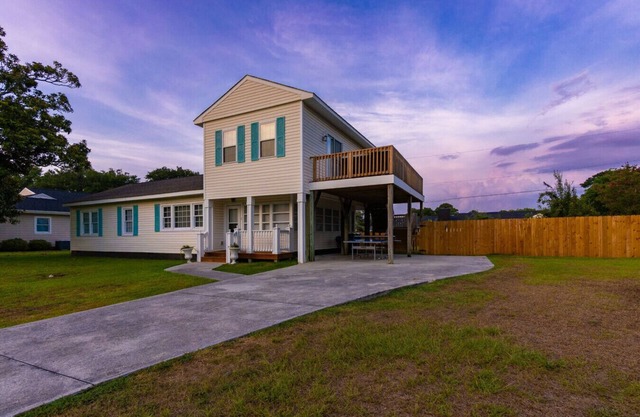 20% Off~Fun for All! Play &Relax~Game Room~Dogs Ok