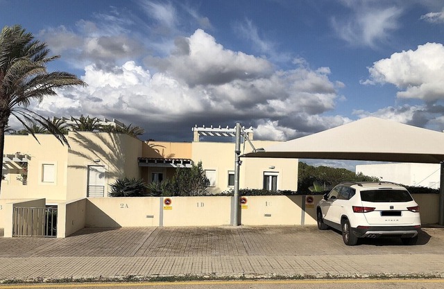 200 m from the beach - apartment with large Roof terrace, 3 bedrooms + sea views