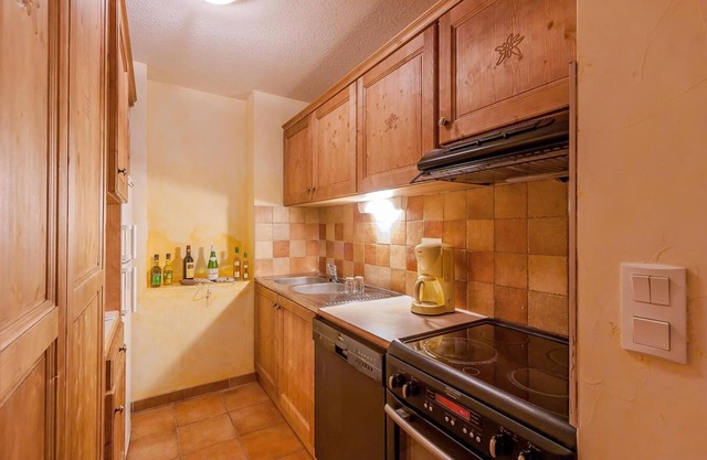 200m from resort center, swimming pool, sauna, hammam, balcony, fireplace or stove, parking, tv