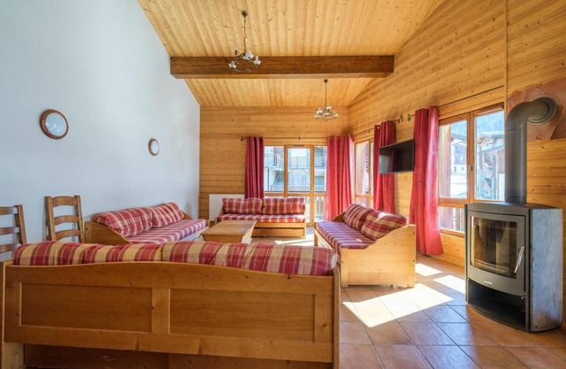 200m from resort center, swimming pool, sauna, hammam, fireplace or stove, parking, tv, ski locker