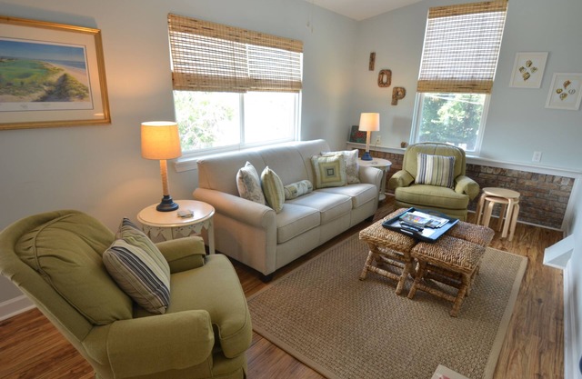 #202 "Top O' the Stairs" 2Br/1Ba, Pet Friendly