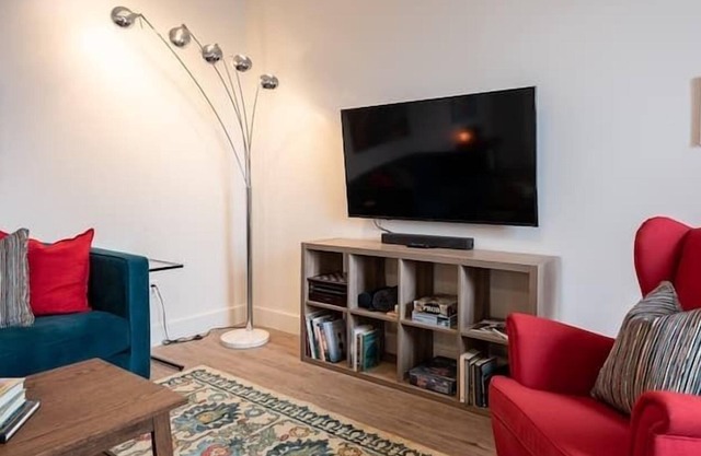 202 - Wolfville Main Street 2-Bed Suite with Patio