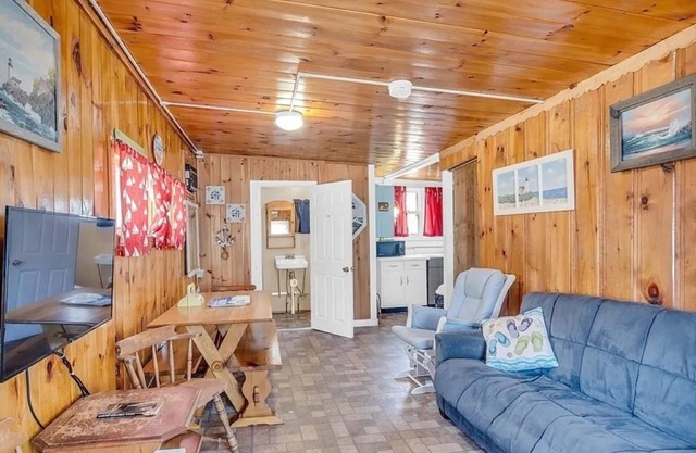 2025 Hampton Beach Cottage for rent. Saturday to Saturday bookings only