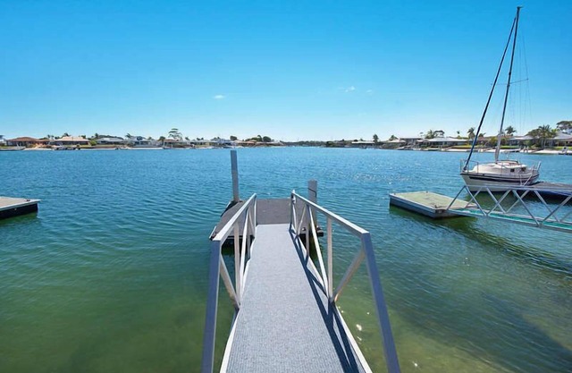 21 MELALEUCA DRIVE, Waterfront with private boat ramp and pontoon -Pet Friendly