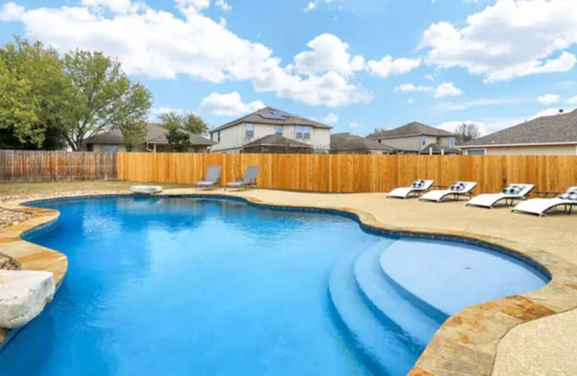 225 Cape Neddick · 47) Phenomenal home with Pool!