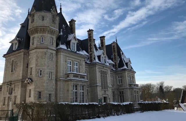 225m2 Duplex Flat in a chateau near Paris + pool