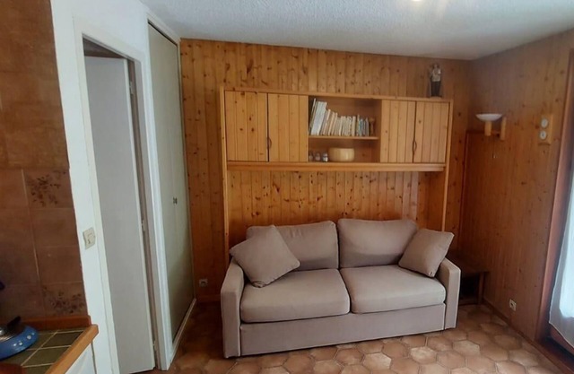 230m from resort center, balcony, parking, tv, ski locker, 24m², Valloire
