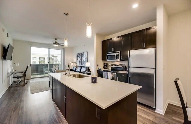 25% OFF 2BD, Penthouse, Pool, Central Mkt - Plano