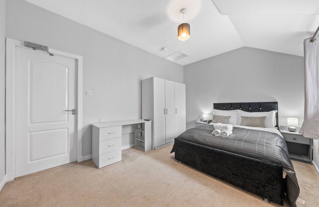 26 Main St - Room 5