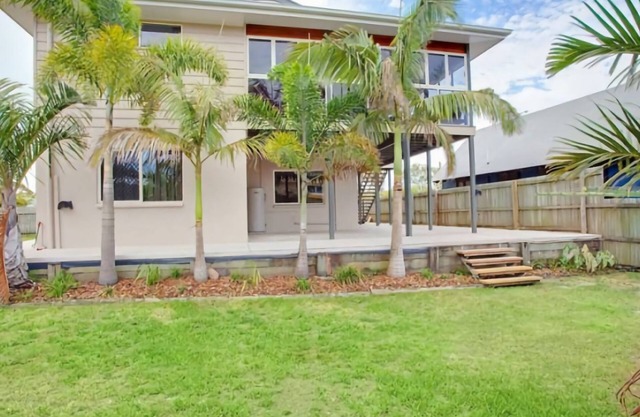29 Cypress Avenue - Rainbow Beach. Close to the beach with a pool