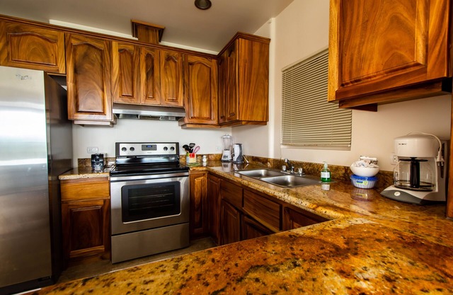 2B/1B CORNER CONDO SUITE with VIEWS