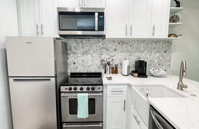 2bd 2ba New condo in the heart of Naples. 10mins to the beach & shops!