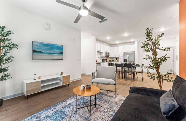 2Bd Apt Sleeps 8 PetsAllowed Close to Disney