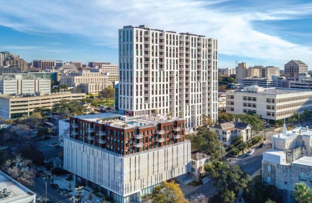 2BD/Austin - Full Kitchen, W/D, Balcony, Fire Pit!