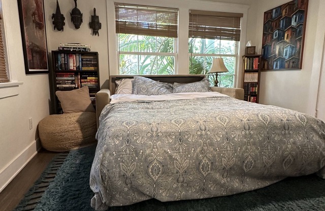 2BR 1Bath WeHo craftsman BACKYARD PARADISE - dog heaven
