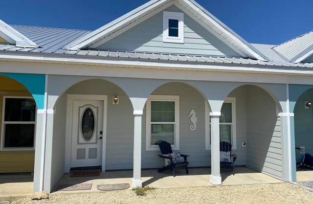 2BR/2BA - Availability now! n- Cleann- Close to the beachn - Sleeps 6