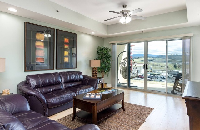 2BR / 2BA Condo in Bristol, TN / Walk to BMS / 15 min. to Casino!