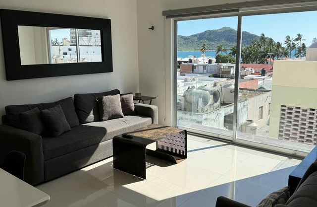 2BR- 2BA Golden Zone penthouse 300meter to Beach + Malecon ocean + island view