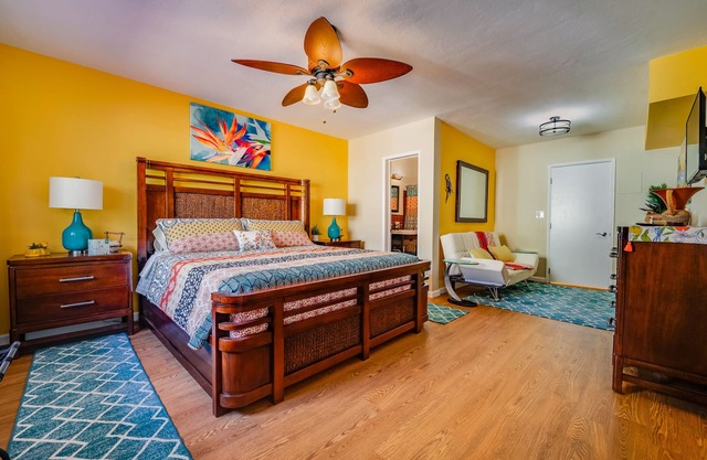 2BR/2BA Owner's Unit, Very Large, Private Backyard