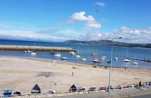 2br-beachviews-petfriendly-freeparking