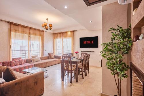2BR Getaway Near and Seaside Promenade