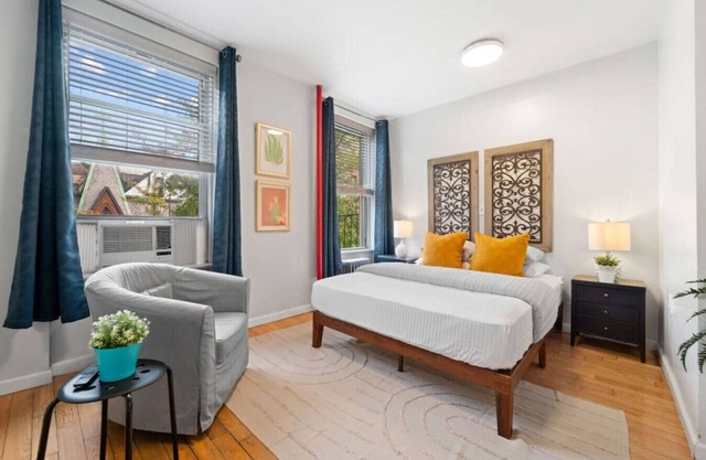 2BR In Times Square Near Restaurants
