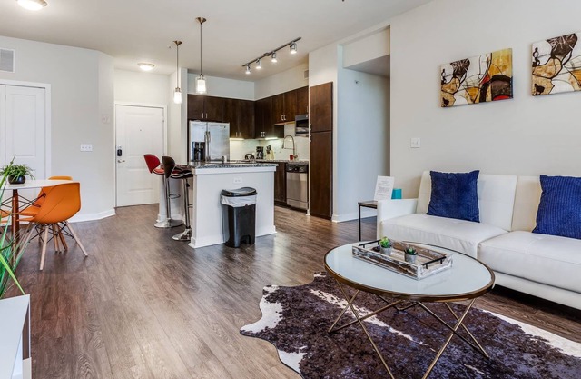 2BR Modern SoCo CozySuites w/ 2 Pools! #09