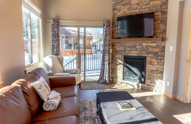 2BR Riverside Chalet, Near Trails