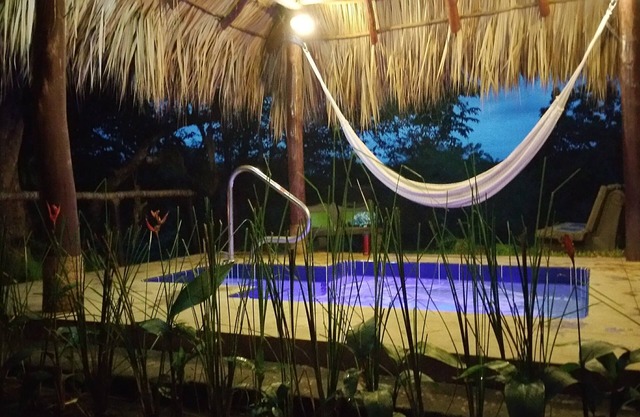 2km from town fully equipped 2B/2B with Outdoor Jacuzzi and shared pool