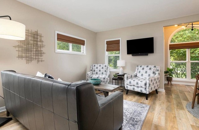 2min walk downtown|Pet Friendly|Offstreet Parking