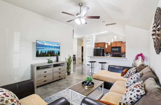 3-bed, 2-bath, an office, WiFi, fenced backyard and short drive to fort Cavazos