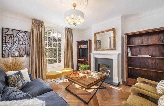 3 bed 2 bath modern apartment