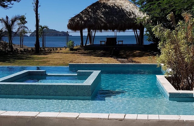 3 bed 3 bath luxury beachfront (access to pool and beach)
