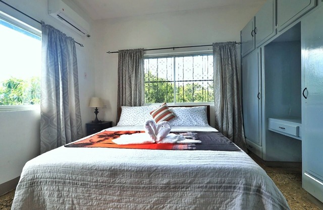 3 Bed Apartment - Garden, Patio, Bbq, Parking