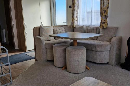 3-Bed Caravan - Sleeps 8 - Pool