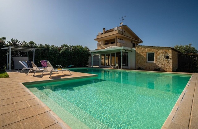 3 bedoom 210 sqm villa with beautiful pool 6 km from Syracuse city