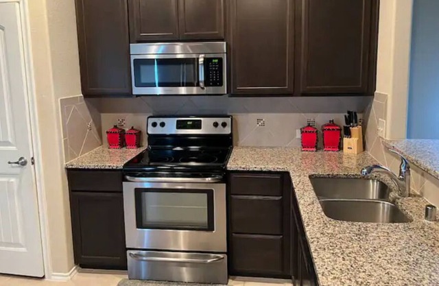 3-bedroom 2 bath with tvs in all rooms