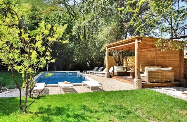 3 bedroom accommodation in Roquemaure