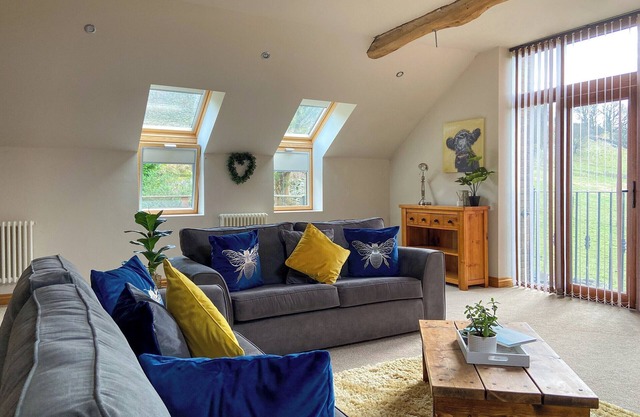 3 bedroom accommodation in Rh&ocirc;s, near Pontardawe