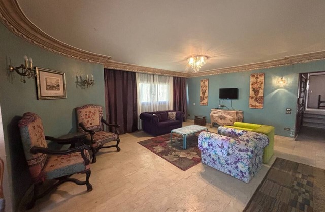 3-bedroom apartment in cool Cairo Governorate with WiFi, AC