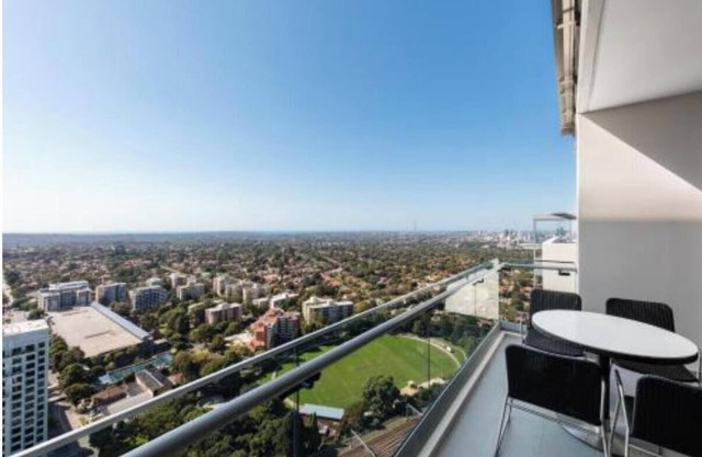 3 bedroom Apartment with Amazing views of city skyline