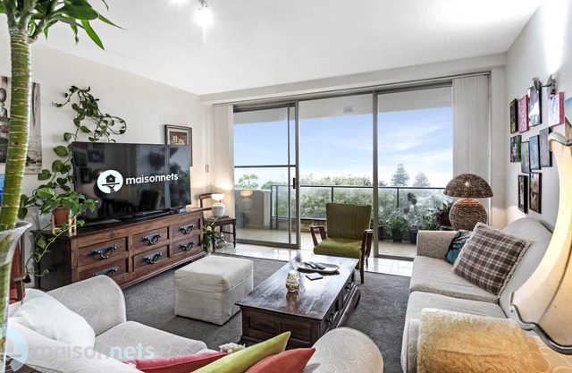 3 Bedroom Apt With Ocean Views & Parking