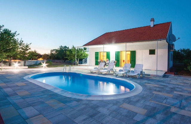 3 bedroom awesome home in Lozovac
