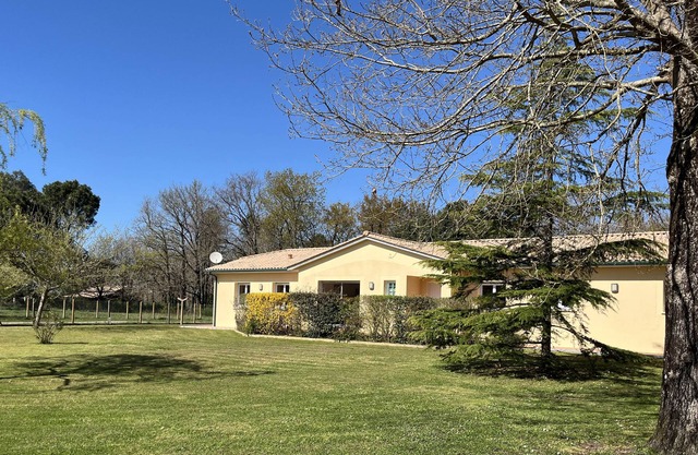 3 bedroom private vacation home in saint-vivien-de-mã©doc