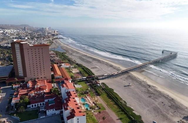 3-bedroom house in Playas de Rosarito with AC, WiFi 3 min walk to Papas&Beer