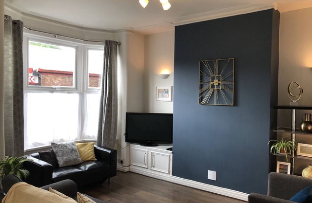 3 bedroom house close to M6 & M55