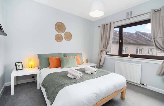 3 Bedroom House - Free Parking